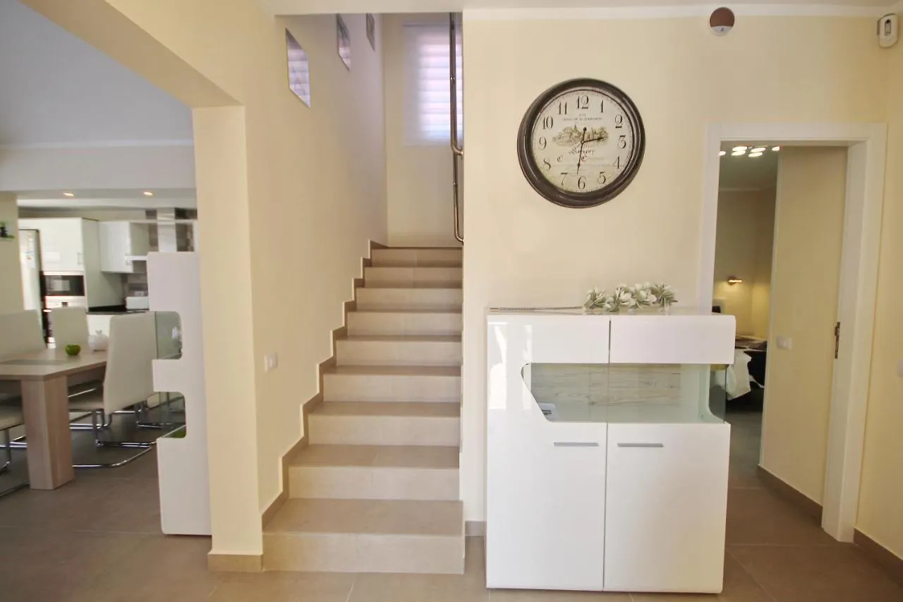 Amazing 5-Bedroom Villa In Costa Adeje Costa Adeje (Tenerife)