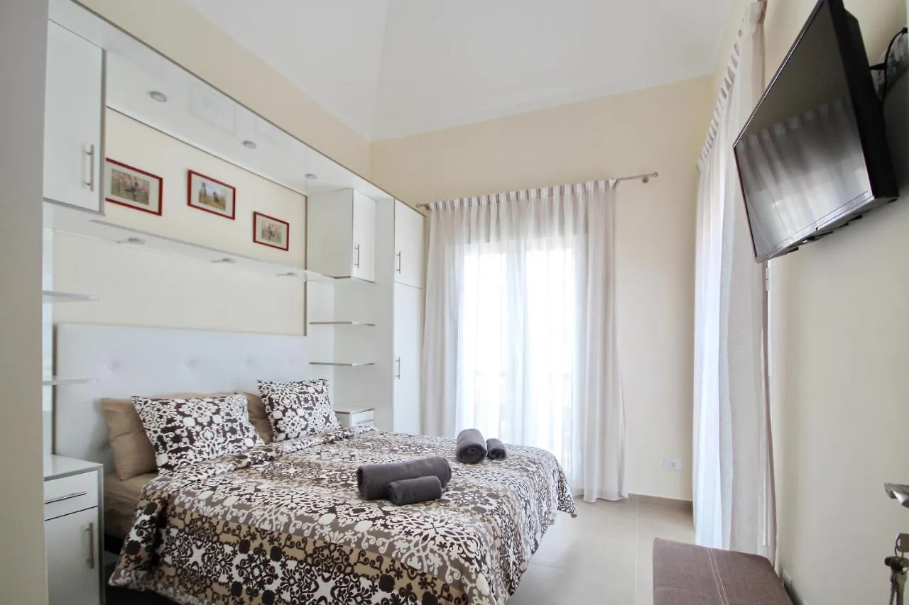Amazing 5-Bedroom Villa In Costa Adeje  Costa Adeje (Tenerife)