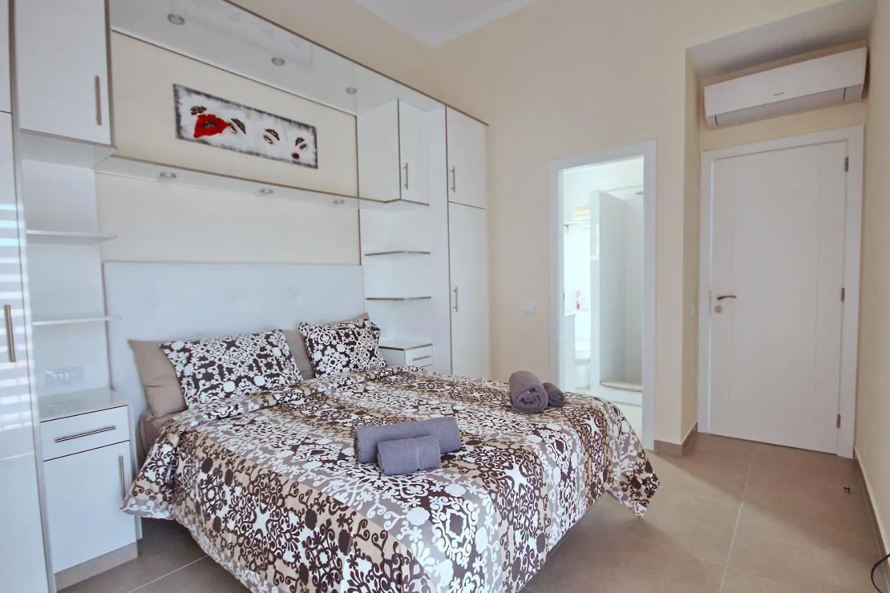 Amazing 5-Bedroom Villa In Costa Adeje