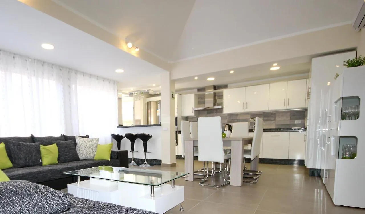 Amazing 5-Bedroom Villa In Costa Adeje Ισπανία