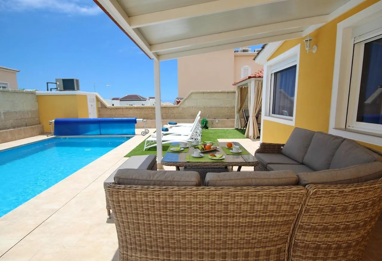 Amazing 5-Bedroom Villa In Costa Adeje Ισπανία