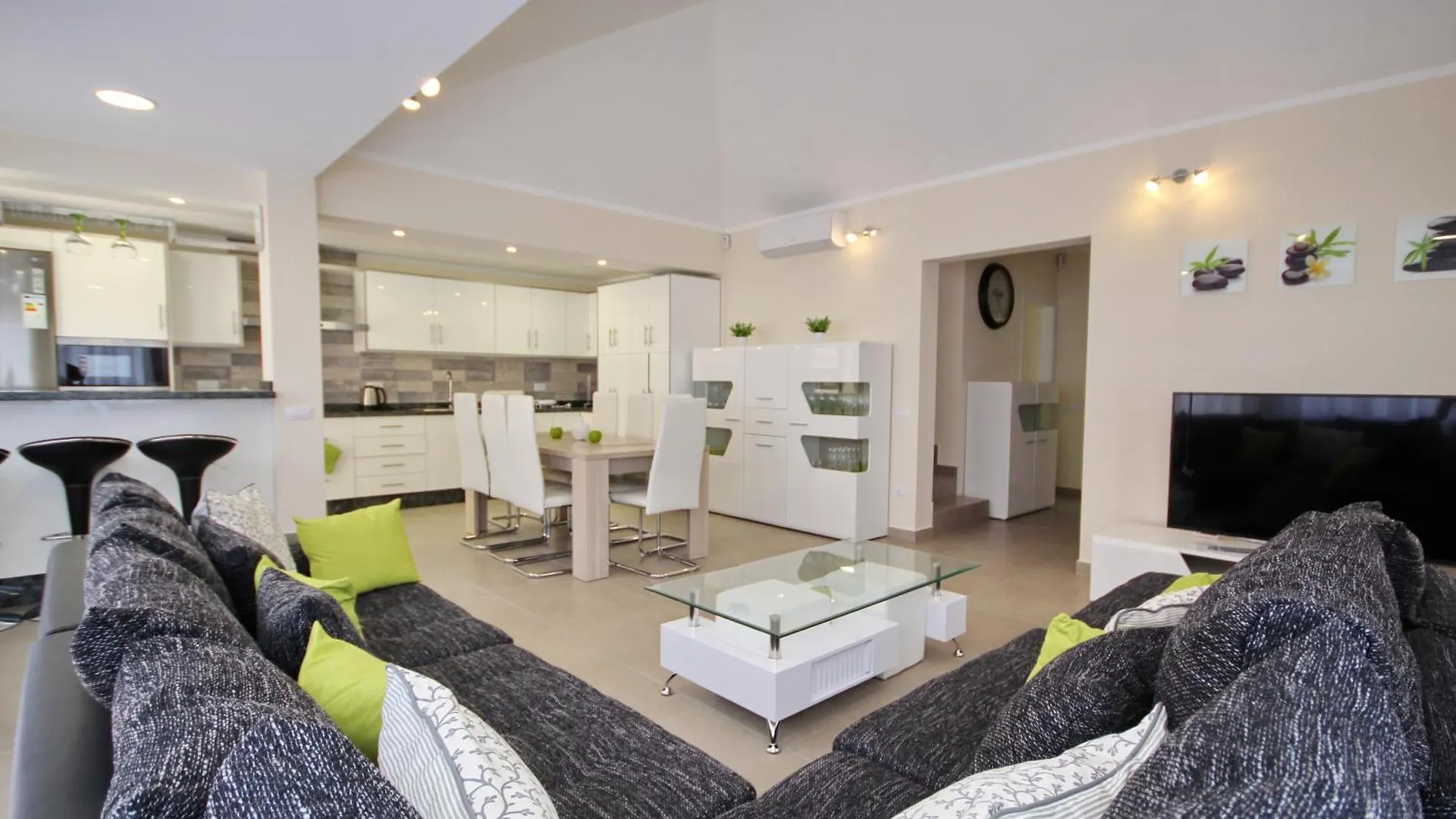 Amazing 5-Bedroom Villa In Costa Adeje