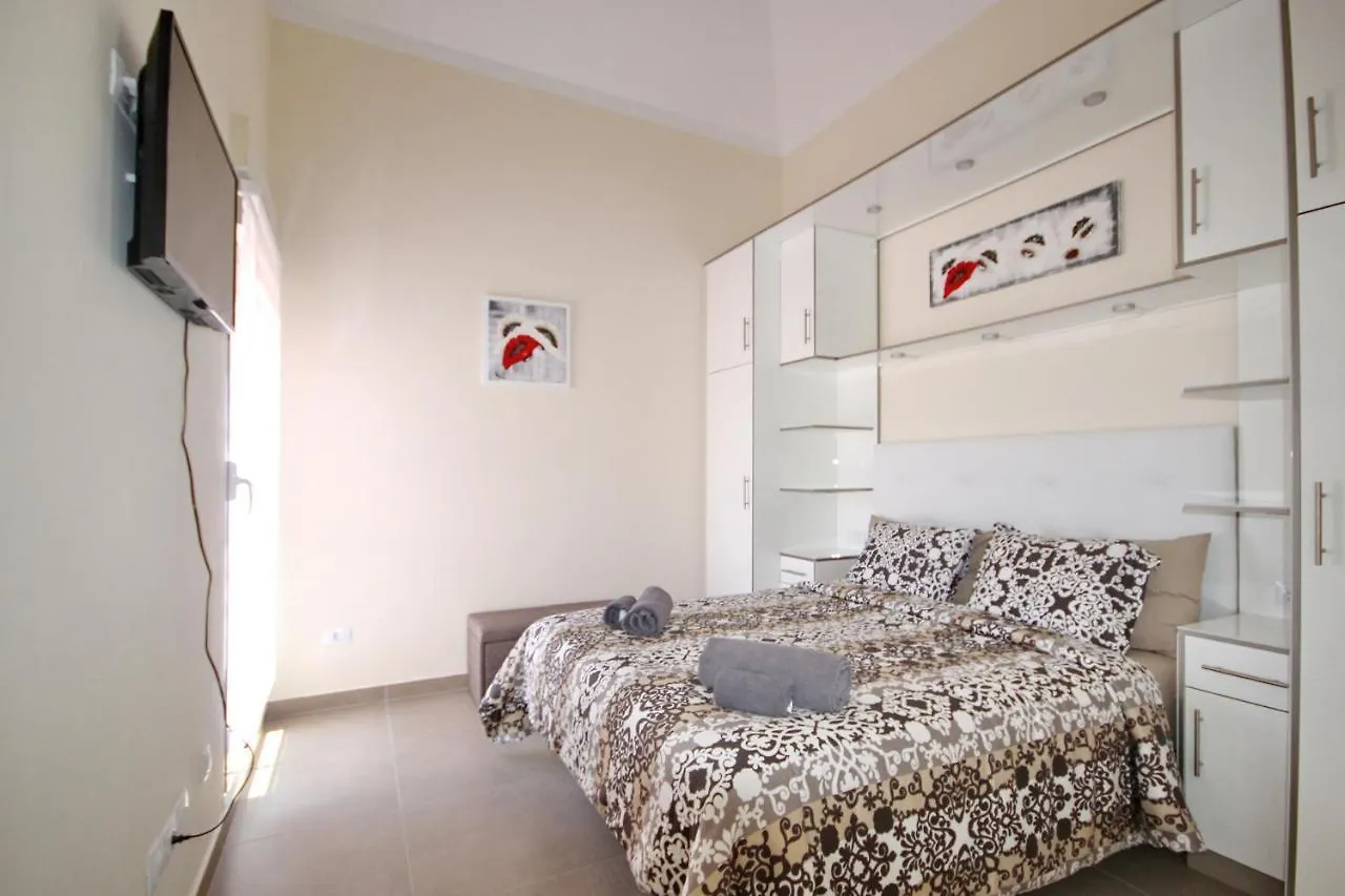 Amazing 5-Bedroom Villa In Costa Adeje  Costa Adeje (Tenerife)