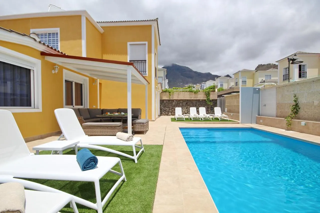 Amazing 5-Bedroom Villa In Costa Adeje 0*, Costa Adeje (Tenerife)